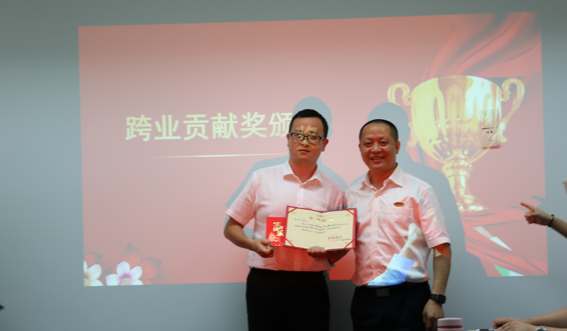 1598406232181561.png 宋阳颁奖.png